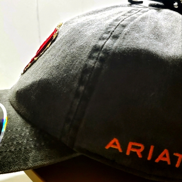 Ariat lepard shield. Women pony tail softball style hat. - Picture 6 of 12